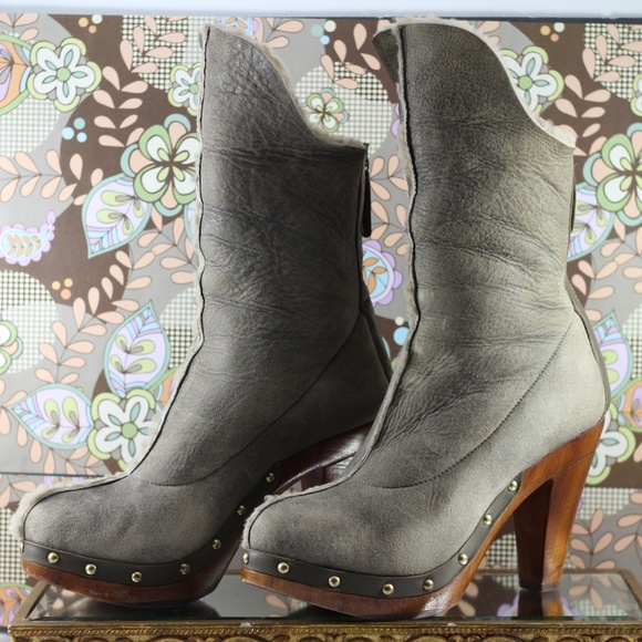 Shearling Boots. Wood Heel - Picture 3 of 16